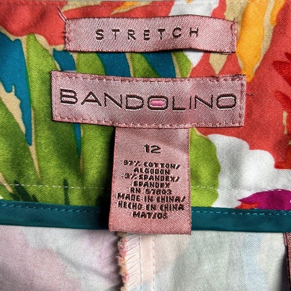 Bandolino Stretch Cropped Flare Chino Bight Floral EUC 12 - Picture 3 of 7